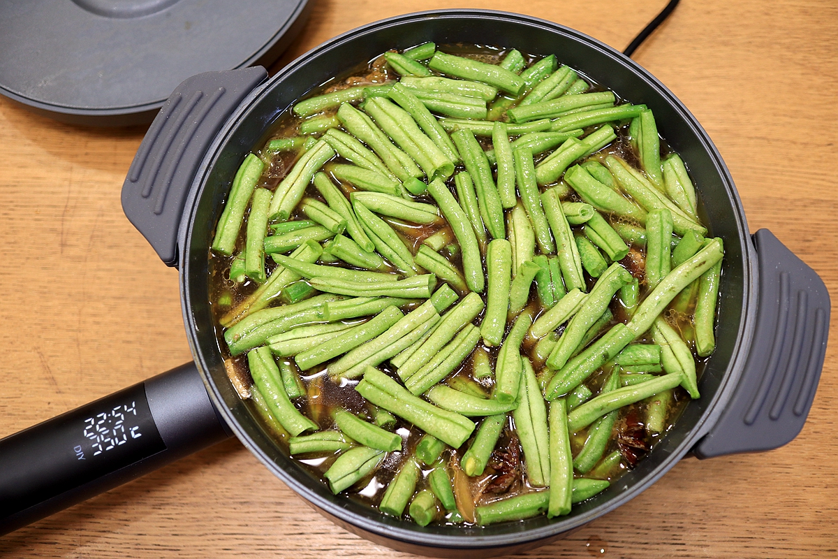 [转载]百吃不厌的排骨豆角焖面，省一个步骤，面条柔软入味，越吃越爱