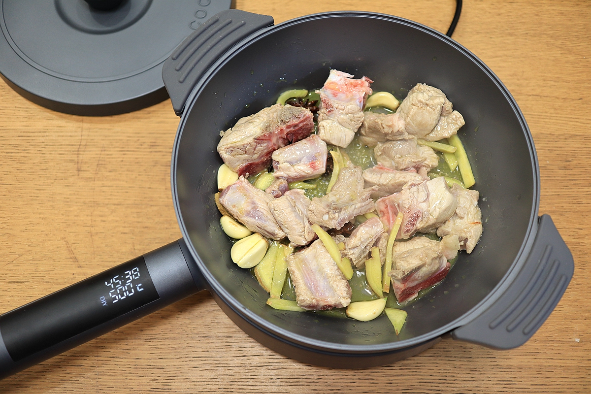 [转载]百吃不厌的排骨豆角焖面，省一个步骤，面条柔软入味，越吃越爱