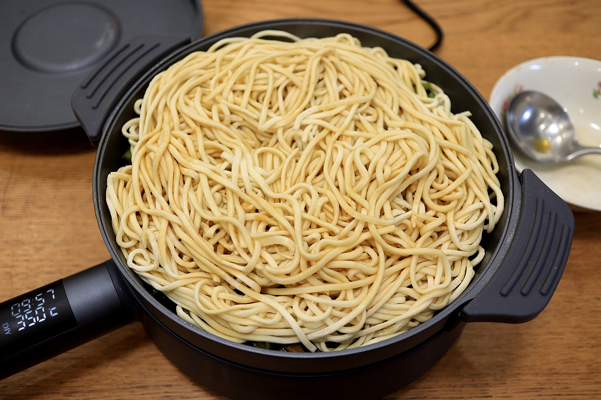 [转载]百吃不厌的排骨豆角焖面，省一个步骤，面条柔软入味，越吃越爱