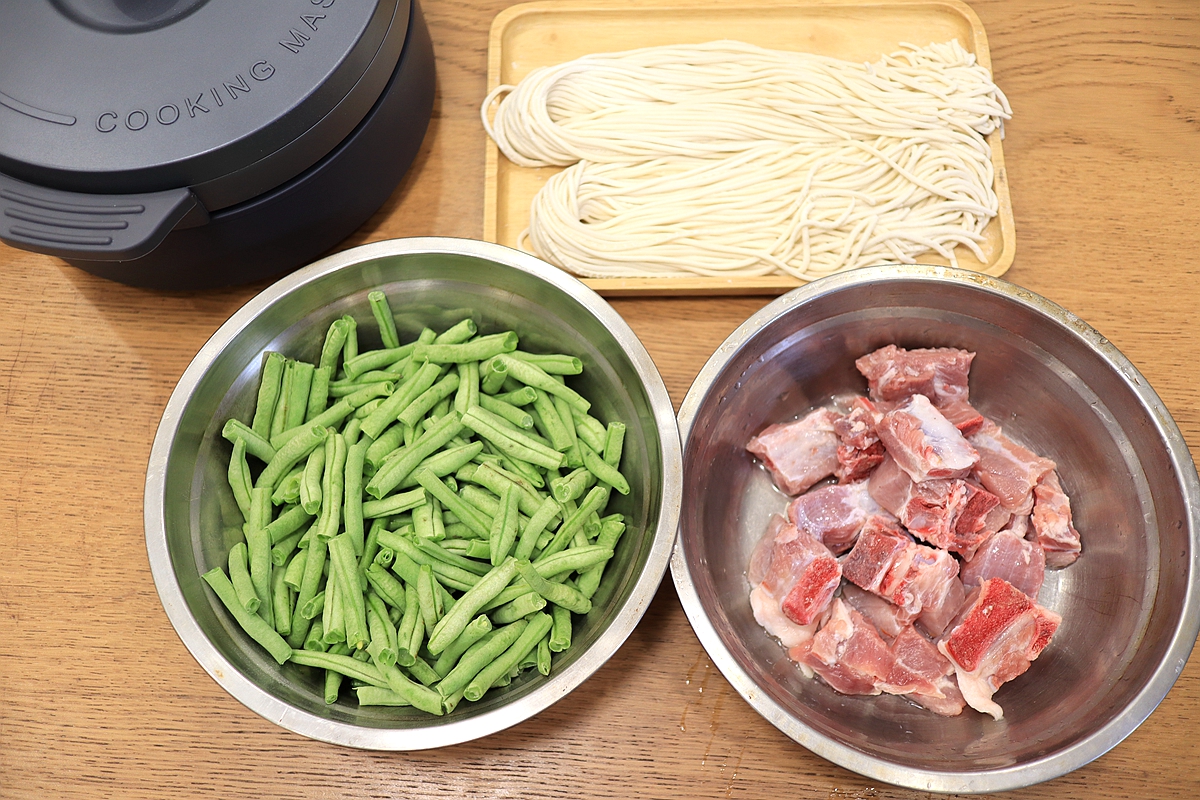 [转载]百吃不厌的排骨豆角焖面，省一个步骤，面条柔软入味，越吃越爱