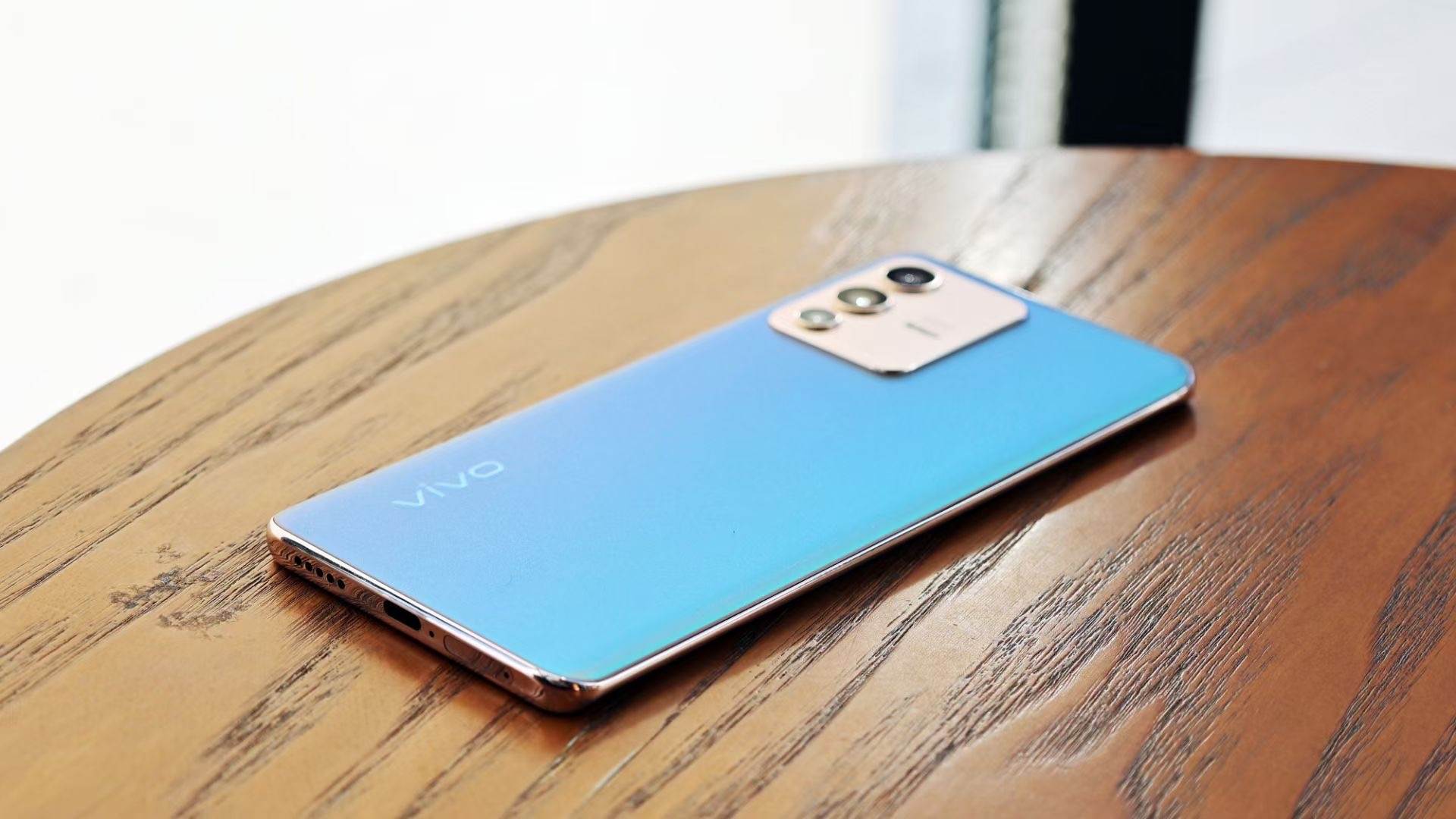 vivos12图片大全,vivos12宣传图 vivos12pro图赏这款暖金配色有点绿