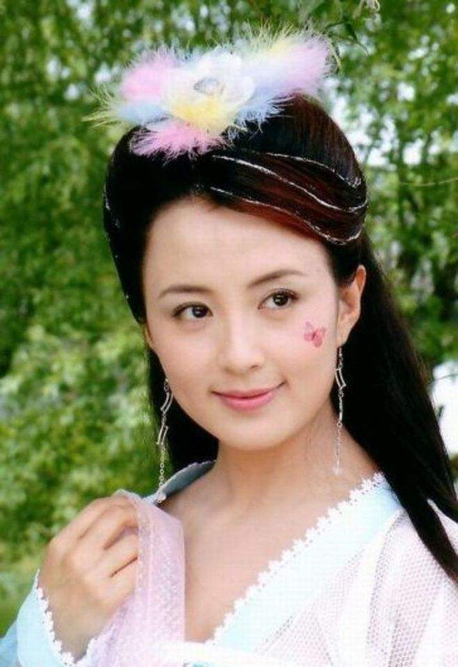 中年酒窝美人：殷桃媚态、张庭灵动、林心如甜美，小花们比不了！