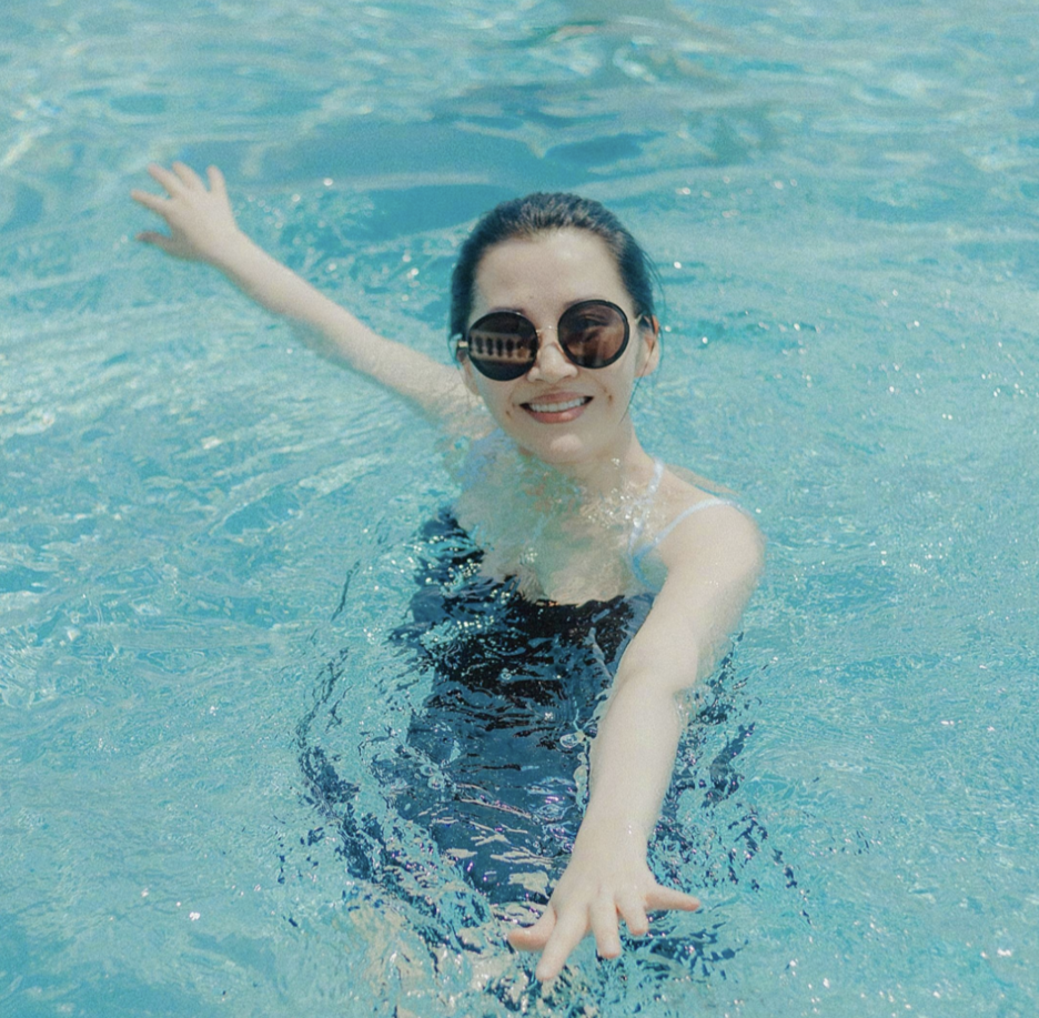 中年酒窝美人：殷桃媚态、张庭灵动、林心如甜美，小花们比不了！