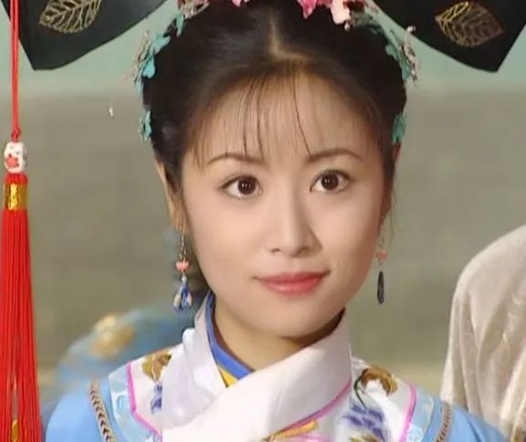 中年酒窝美人：殷桃媚态、张庭灵动、林心如甜美，小花们比不了！