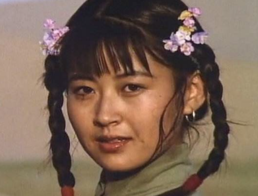 中年酒窝美人：殷桃媚态、张庭灵动、林心如甜美，小花们比不了！