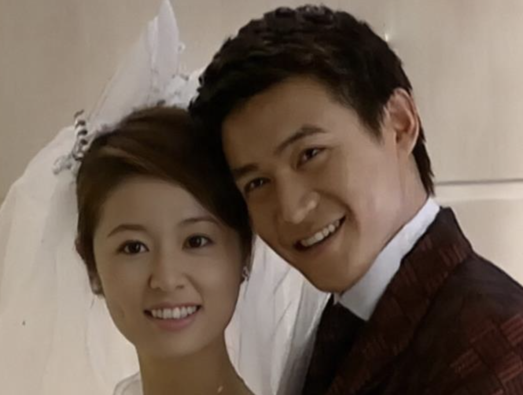 中年酒窝美人：殷桃媚态、张庭灵动、林心如甜美，小花们比不了！