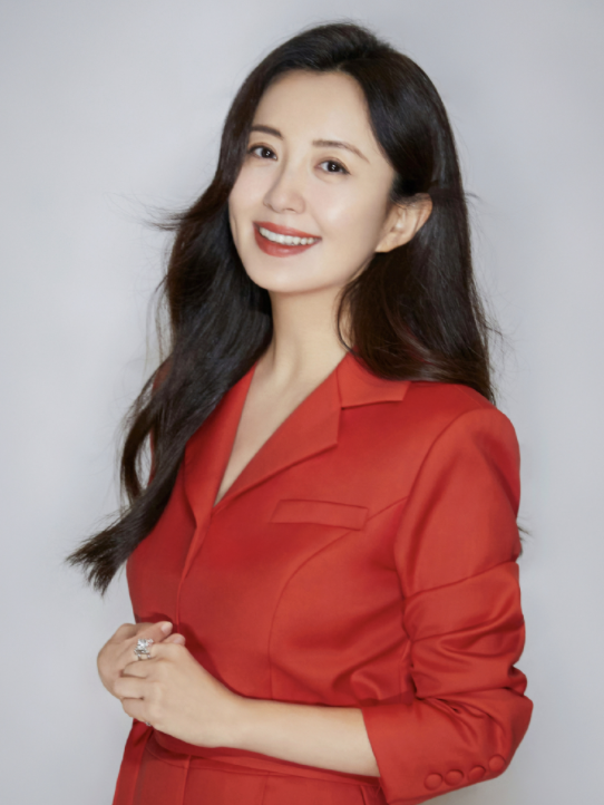 中年酒窝美人：殷桃媚态、张庭灵动、林心如甜美，小花们比不了！