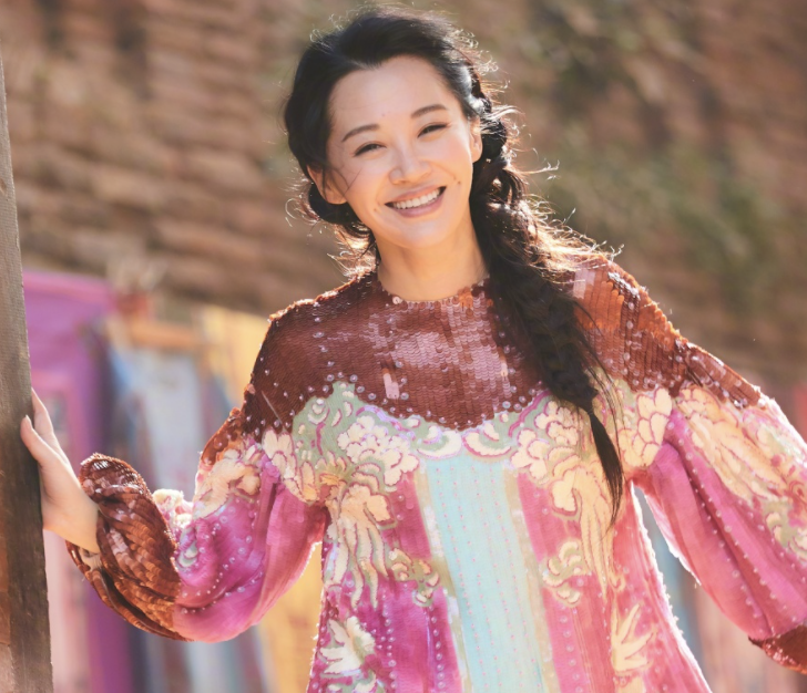 中年酒窝美人：殷桃媚态、张庭灵动、林心如甜美，小花们比不了！