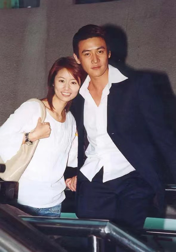 中年酒窝美人：殷桃媚态、张庭灵动、林心如甜美，小花们比不了！