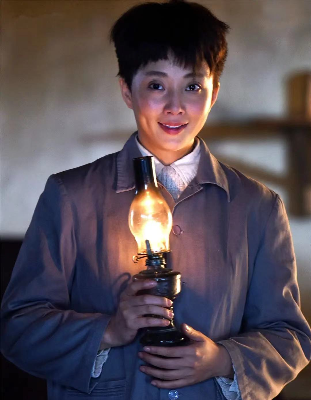 中年酒窝美人：殷桃媚态、张庭灵动、林心如甜美，小花们比不了！