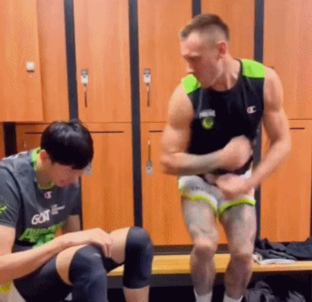 CP特刊！澳洲报纸大幅报道周琦与克里克，赛场内外心有灵犀