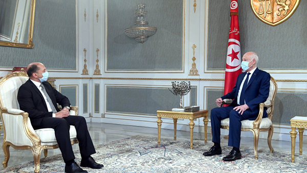 2020年3月23日，凯斯·赛义德在总统府会见穆罕默德·阿布。