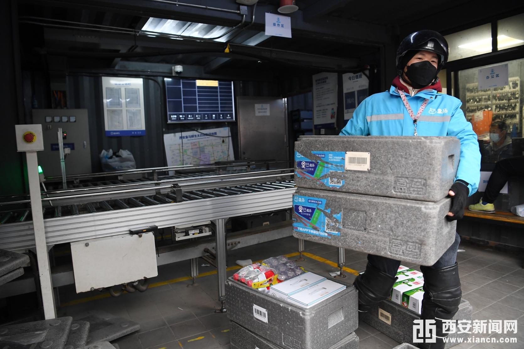 全市实行小区(村)单位封闭式管理第一天 记者探访生鲜蔬菜店休闲区蓝鸢梦想 - Www.slyday.coM 全市实行小区(村)单位封闭式管理第一天 记者探访生鲜蔬菜店休闲区蓝鸢梦想 - Www.slyday.coM