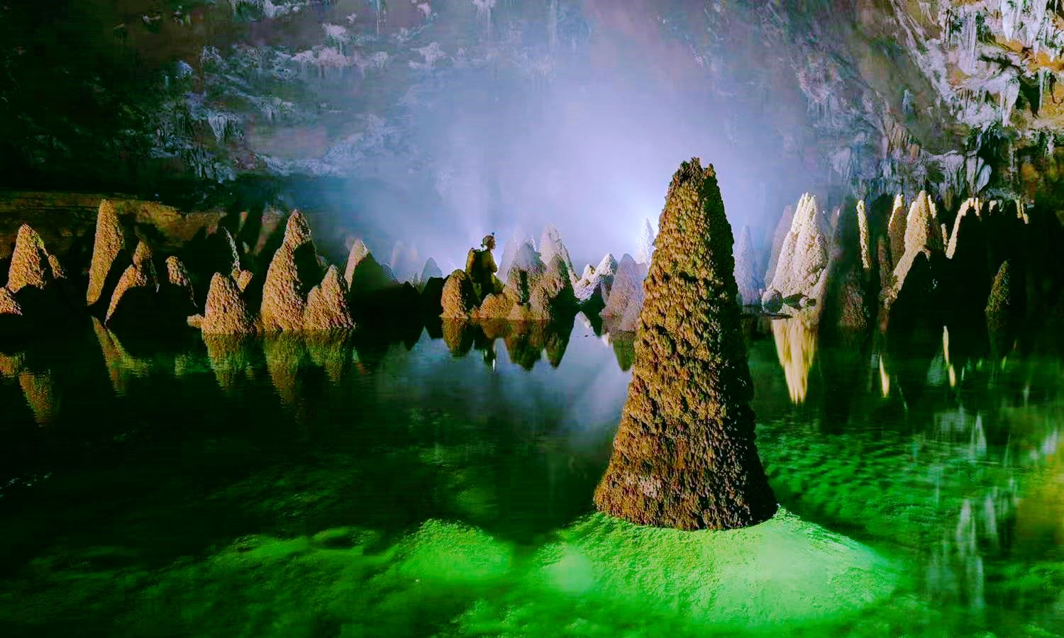 越南第一大洞，里面有森林、河流、沙滩，仿佛能通向“异世界”