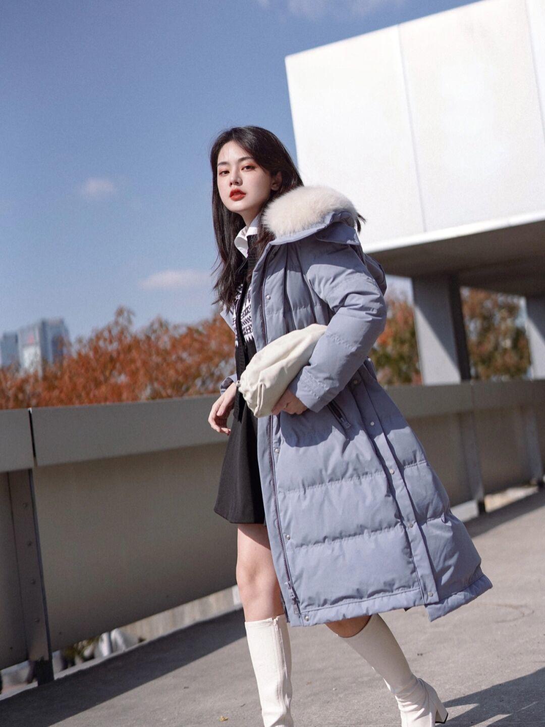 冬天还是穿“羽绒服”更暖和，简约利落又有格调，让你穿出气质美