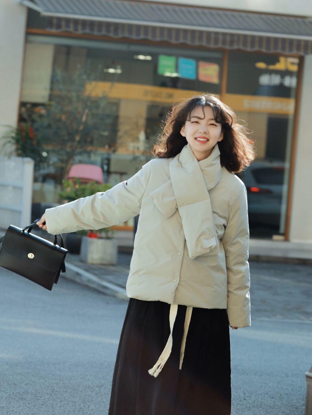 冬天还是穿“羽绒服”更暖和，简约利落又有格调，让你穿出气质美