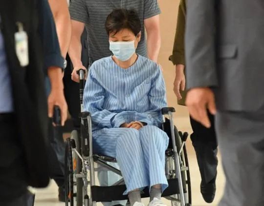 朴槿惠被赦免，韩网炸了：文在寅能打破<a href=