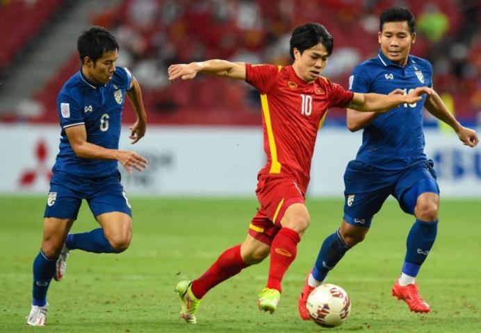 2-0，5连胜！国足苦主又赢了，一只脚晋级决赛，韩媒：越南队完败