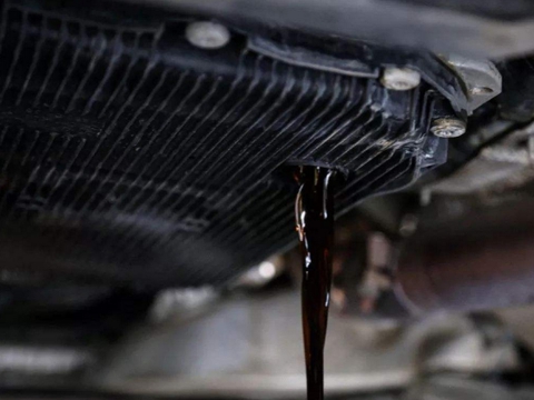 变速箱油多久换一次最合适？按这个数保养汽车能开到报废