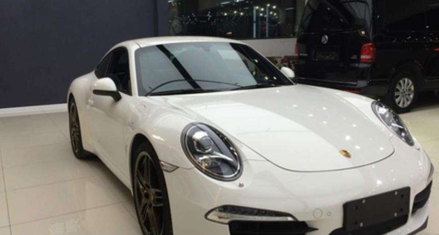 花30万买的车位被霸占,业主开车“叠罗汉”,保时捷车主心如刀割休闲区蓝鸢梦想 - Www.slyday.coM 花30万买的车位被霸占,业主开车“叠罗汉”,保时捷车主心如刀割休闲区蓝鸢梦想 - Www.slyday.coM