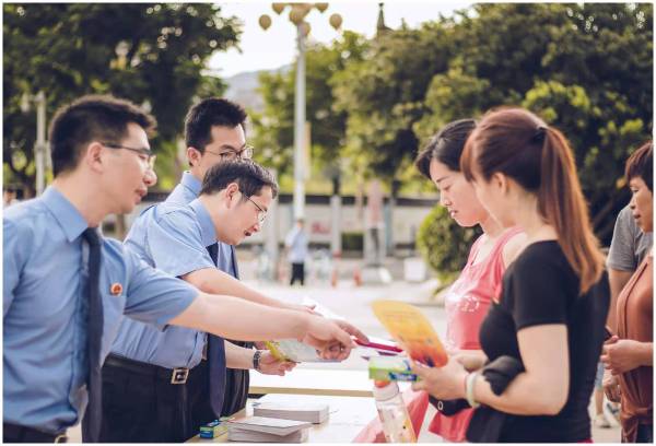 丽水市检察院干警进社区开展法治宣传