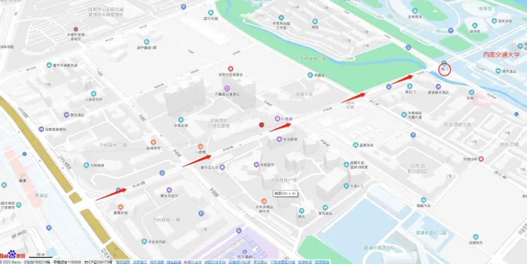 ▲从红光大道和天府路交汇的丁字路口沿图示红色箭头方向直行，约1千米即到学校西门
