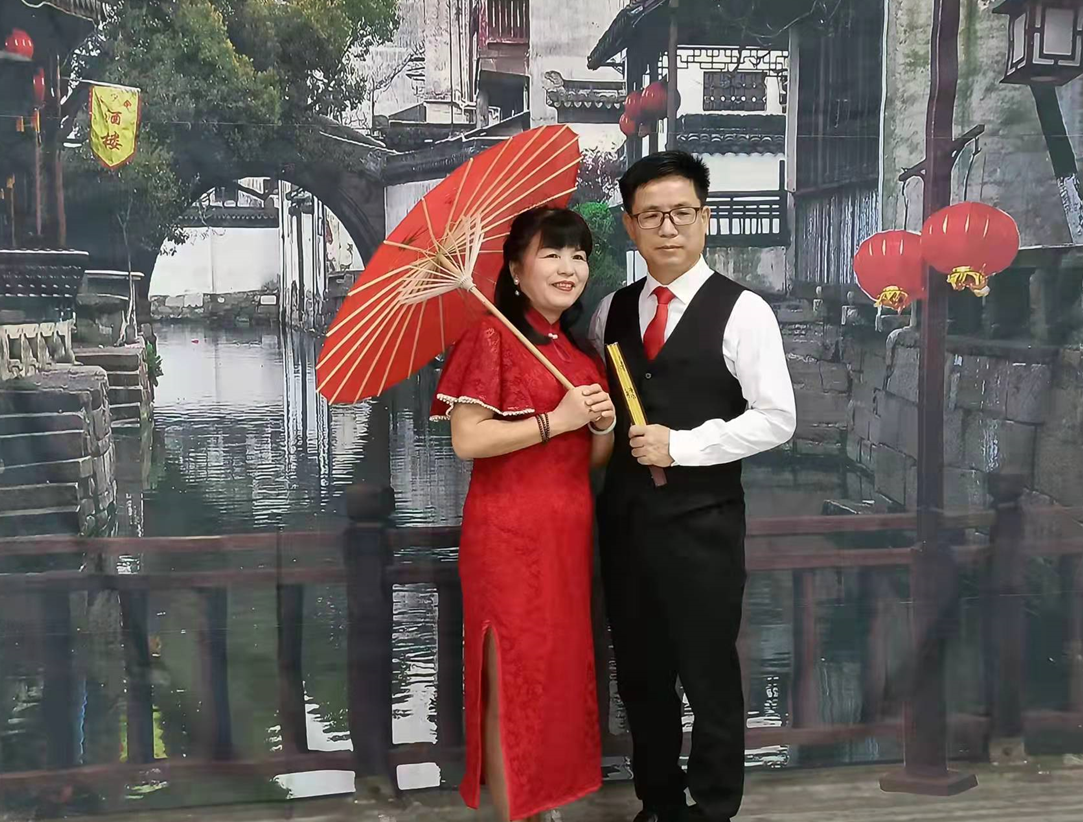 “补拍”婚纱照 公明社区为27对老年夫妻圆了甜蜜梦休闲区蓝鸢梦想 - Www.slyday.coM “补拍”婚纱照 公明社区为27对老年夫妻圆了甜蜜梦休闲区蓝鸢梦想 - Www.slyday.coM