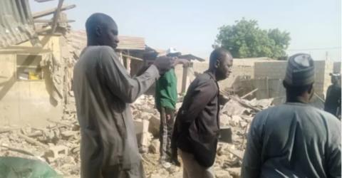 尼日利亚房屋在爆炸中被毁