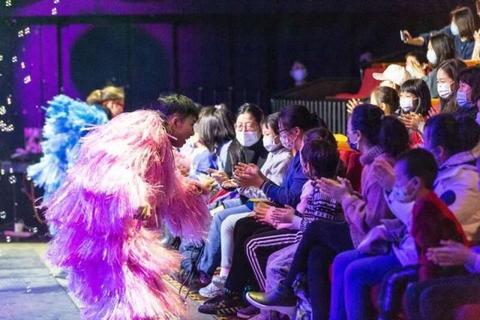 中国儿艺《极简创造》:为塑料袋塑料管“注入灵魂” 第6张 中国儿艺《极简创造》:为塑料袋塑料管“注入灵魂” 第6张