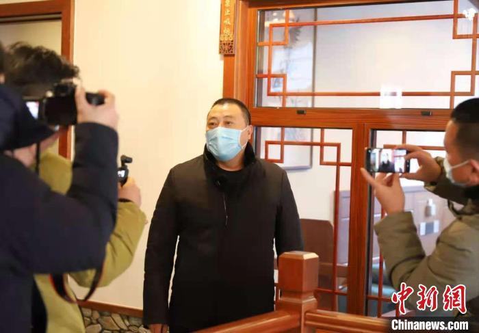 蓟州区下营镇黄崖关村党支部书记史贺东接受采访。 王在御 摄