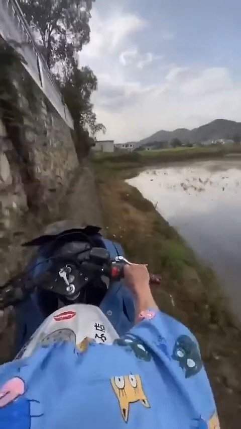 刚买的新车，兜两圈试试！