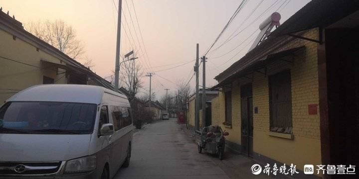 中文无码字幕中文有码字幕_“长大后我也要做志愿者”,小女孩一笔一划写下对公益人士的爱