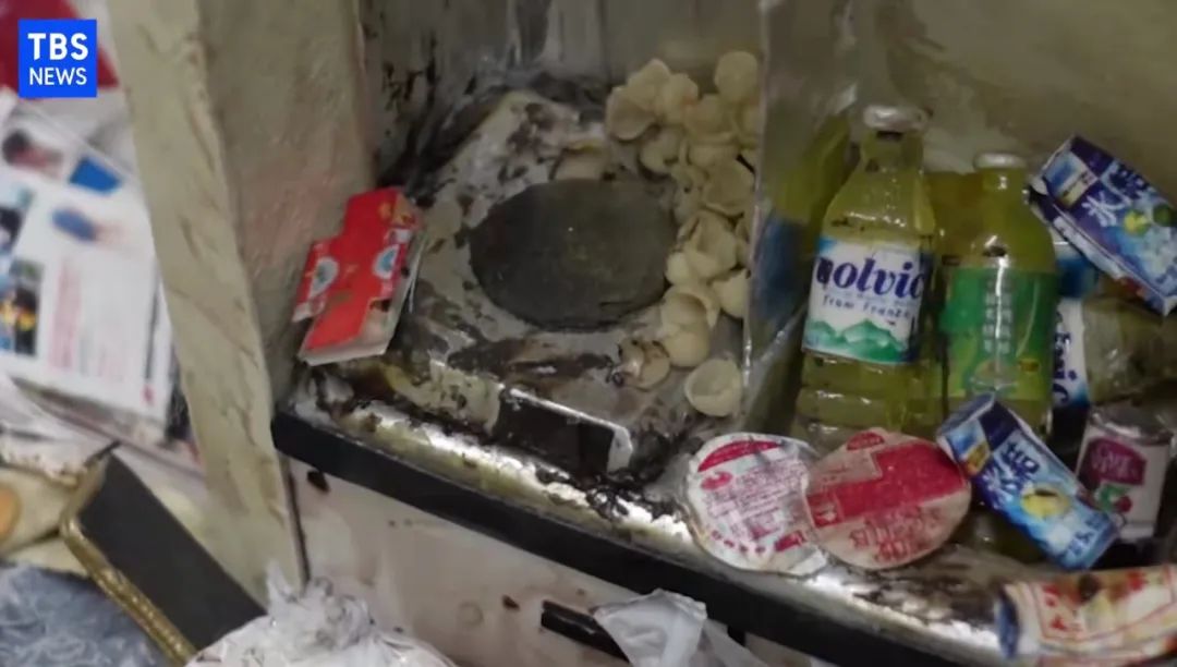 22岁女孩做遗品整理师,被1000只蟑螂围攻,清一间房花1整天休闲区蓝鸢梦想 - Www.slyday.coM 22岁女孩做遗品整理师,被1000只蟑螂围攻,清一间房花1整天休闲区蓝鸢梦想 - Www.slyday.coM