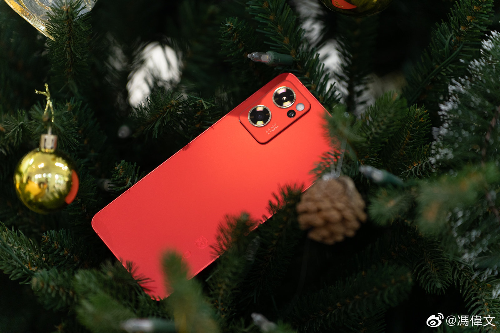 至于硬件配置方面, oppo reno7 红丝绒新年版和 reno7 一样,没变.