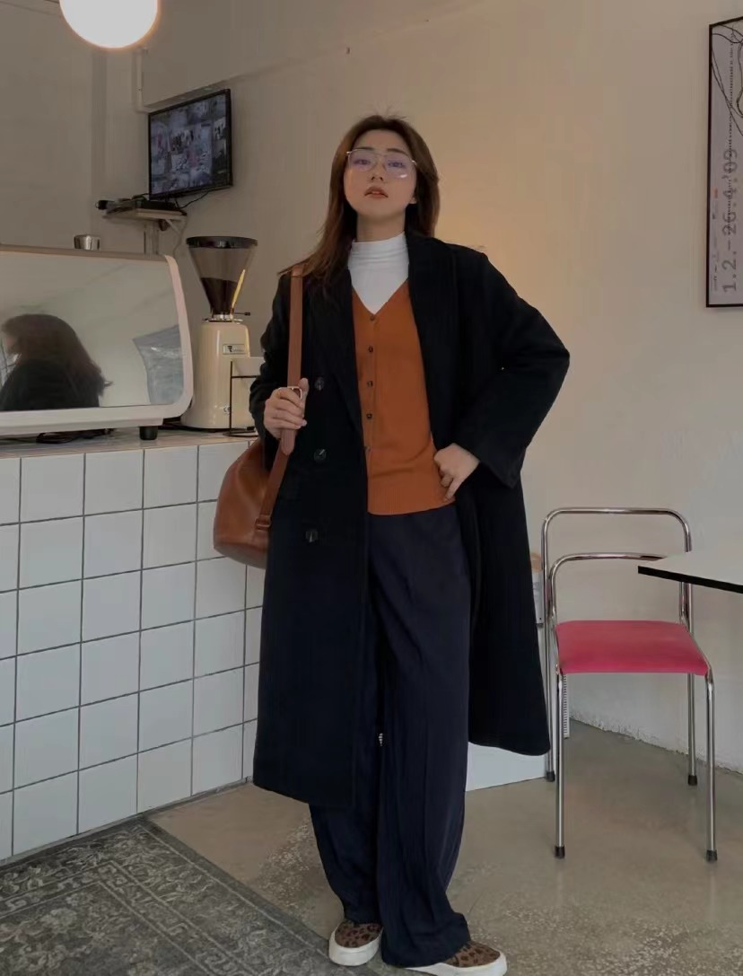 穿大衣究竟是配裙子还是裤子？看过<a href=