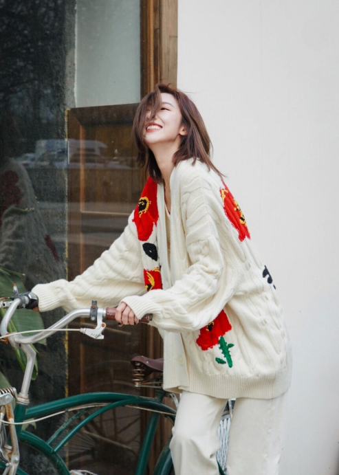 想要温柔还保暖？瞧博主的毛衣穿搭方法，让你做个美美的小仙女