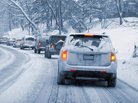 一场暴雪击碎新能源车主美梦，出不了五环，买了个“电动爹”