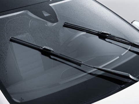 汽车冷知识：如何判断雨刮器是否需更换？