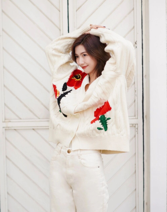 想要温柔还保暖？瞧博主的毛衣穿搭方法，让你做个美美的小仙女