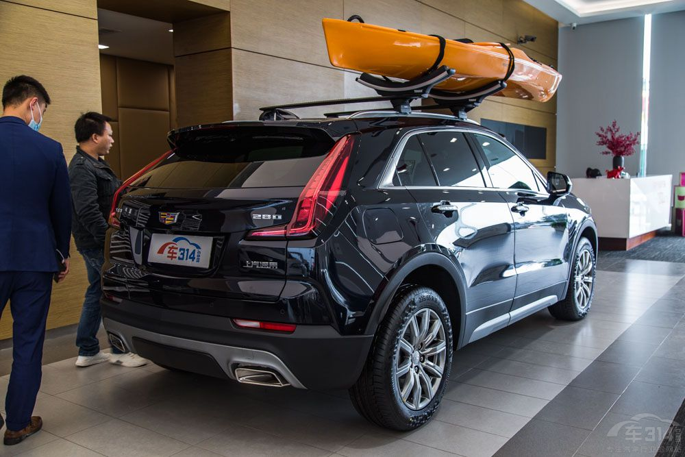 手持30万入手豪华SUV,凯迪拉克XT4、Q3、XC40谁更值得一看?