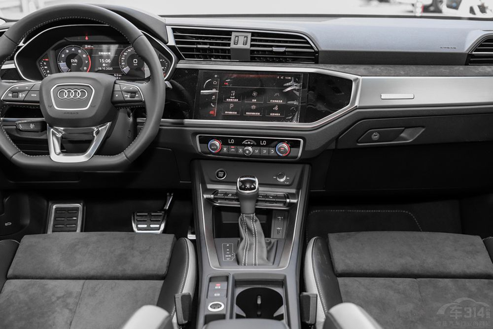 手持30万入手豪华SUV,凯迪拉克XT4、Q3、XC40谁更值得一看?