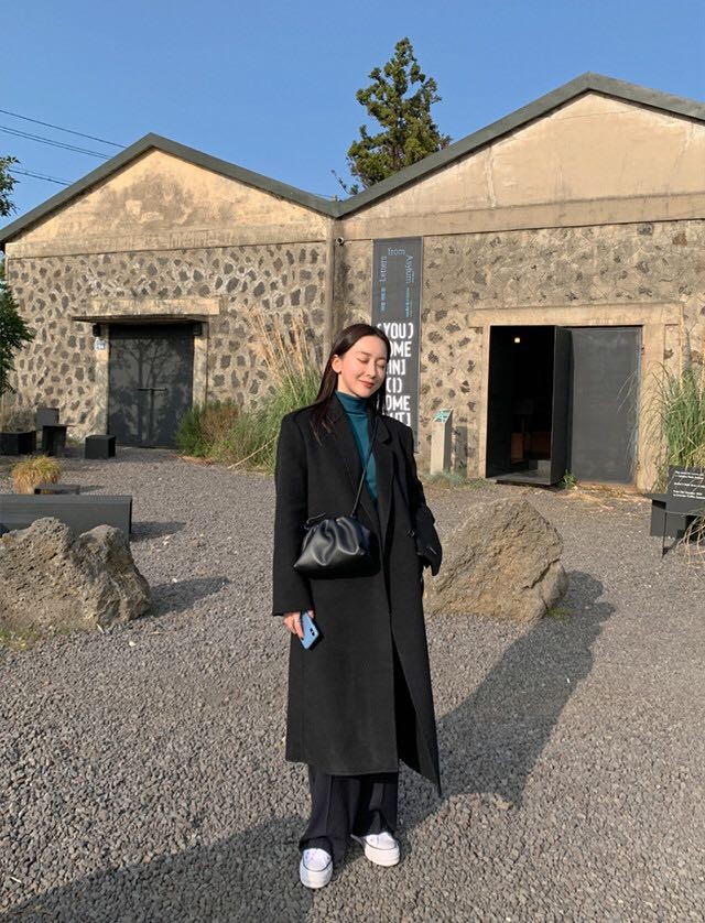 穿大衣究竟是配裙子还是裤子？看过<a href=