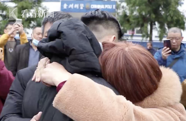 4岁儿子走失母亲一夜白了头 时隔26年亲人终团圆休闲区蓝鸢梦想 - Www.slyday.coM 4岁儿子走失母亲一夜白了头 时隔26年亲人终团圆休闲区蓝鸢梦想 - Www.slyday.coM