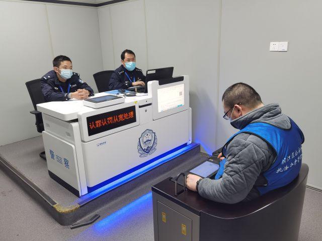 杭州男子逃亡三年后崩溃自首:“没有健康码出不了门”休闲区蓝鸢梦想 - Www.slyday.coM 杭州男子逃亡三年后崩溃自首:“没有健康码出不了门”休闲区蓝鸢梦想 - Www.slyday.coM