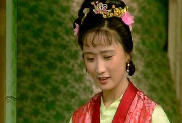 香菱是薛家婢女为什么学诗要跟林黛玉而不是更近的薛宝钗