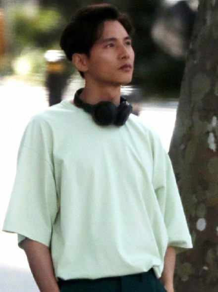 初代亚洲男神现状，郭富城、陈冠希家庭美满，69岁尊龙孤身一人