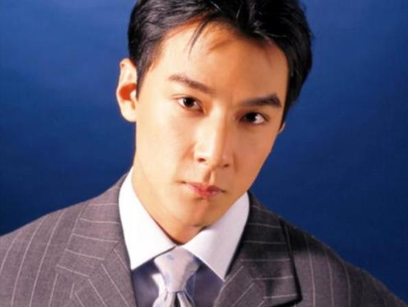 初代亚洲男神现状，郭富城、陈冠希家庭美满，69岁尊龙孤身一人