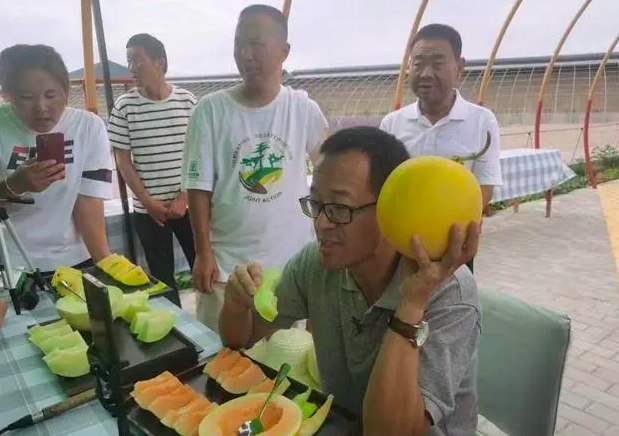 新东方市值蒸发近90%后,俞敏洪正式进军直播带货,将卖农产品休闲区蓝鸢梦想 - Www.slyday.coM 新东方市值蒸发近90%后,俞敏洪正式进军直播带货,将卖农产品休闲区蓝鸢梦想 - Www.slyday.coM