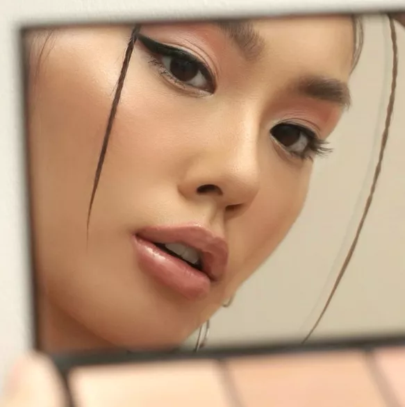 越南27岁女模特第二次上榜“2021年全球100张最美面孔”