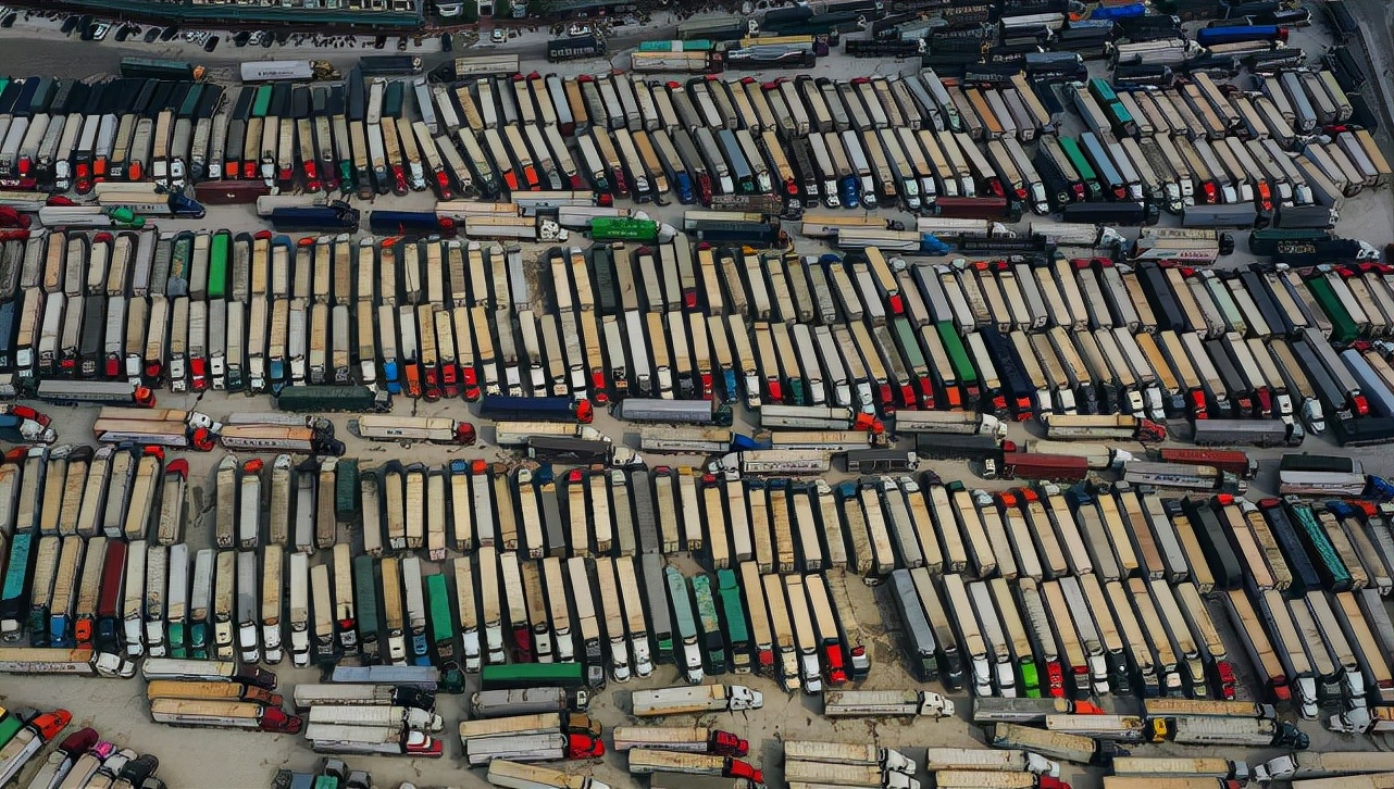 中越边境数千辆货车拥堵，越南提出铁路运输货物